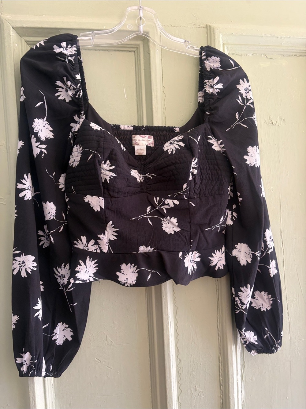 Xhilaration Black Floral Square-Neck Puff Sleeve Crop Top